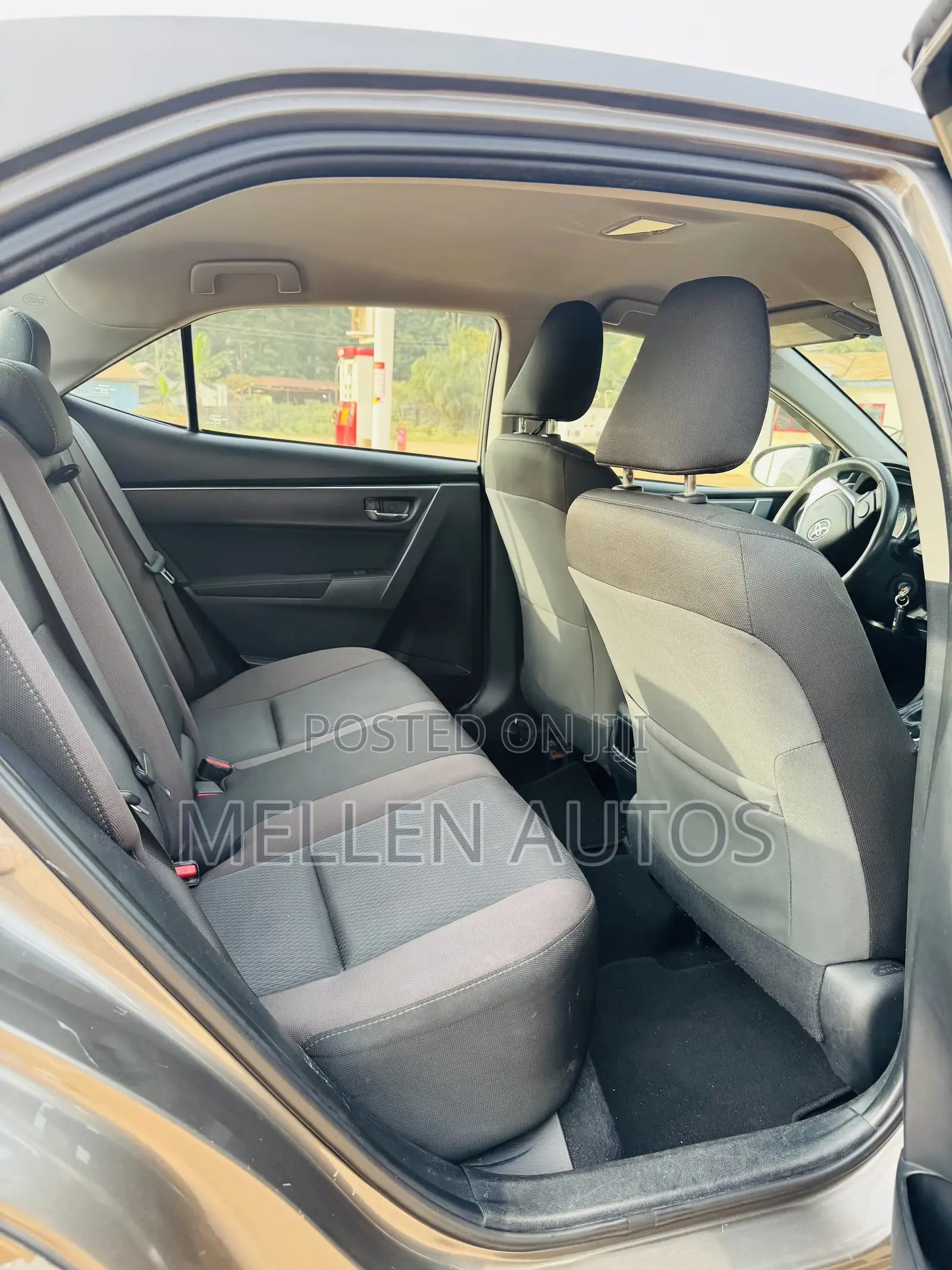 Toyota Corolla L (1.8L 4cyl 2A) 2018 Gray