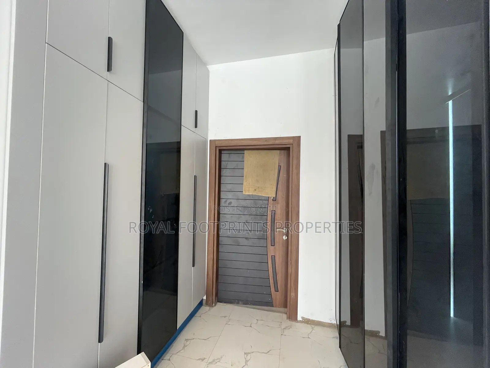 3bdrm House in Royal Footprints, Lake Side Estate for rent