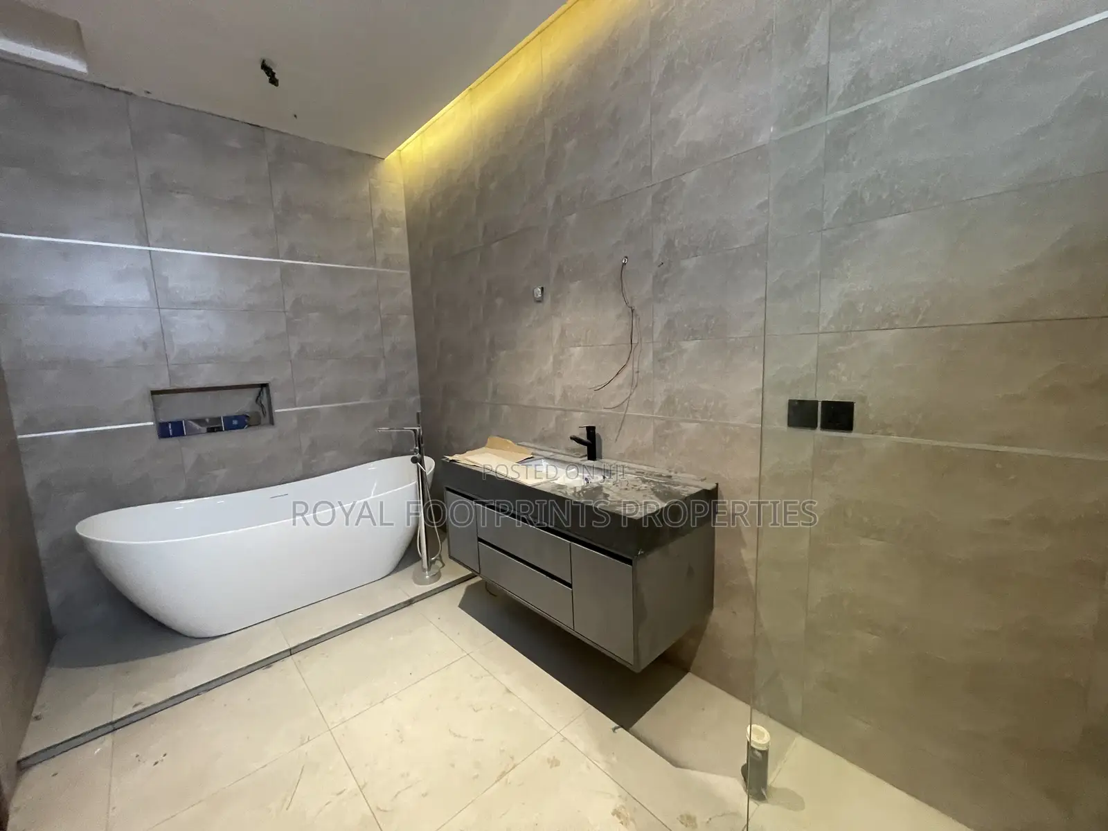 3bdrm House in Royal Footprints, Lake Side Estate for rent