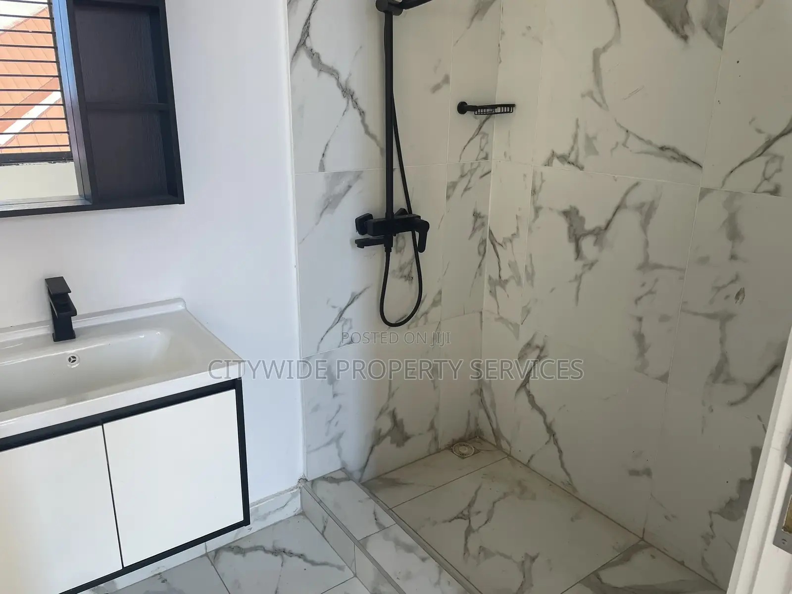3bdrm House in New Achimota, Mile 7 for sale