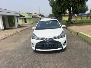 Toyota Yaris SE Hatchback 5dr 2015 White
