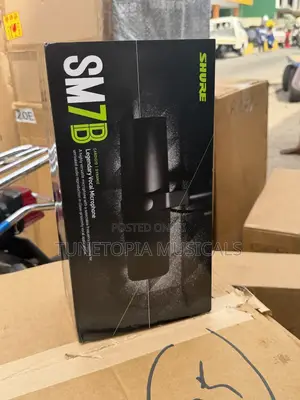 Shure Sm7b Dynamic Vocal/ Podcast Microphone.