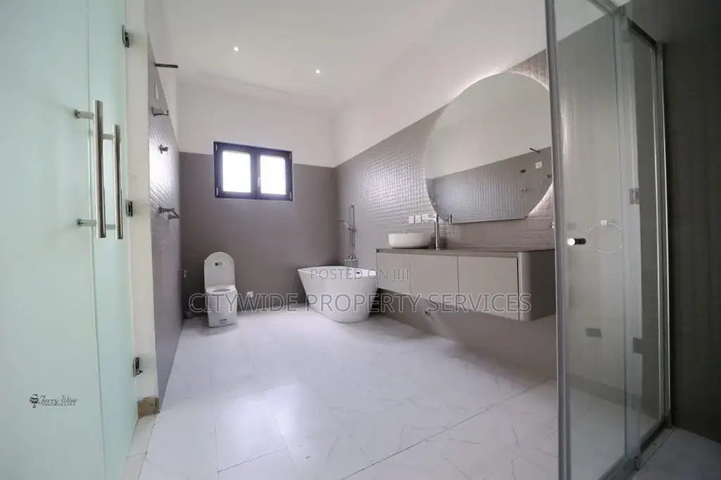 4bdrm House in East Legon, Boundary Road Area for sale