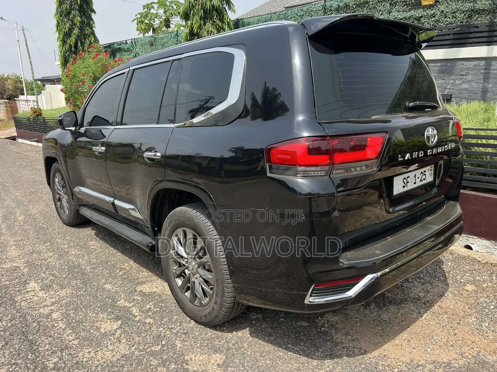 Toyota Land Cruiser 5.7 V8 2012 Black