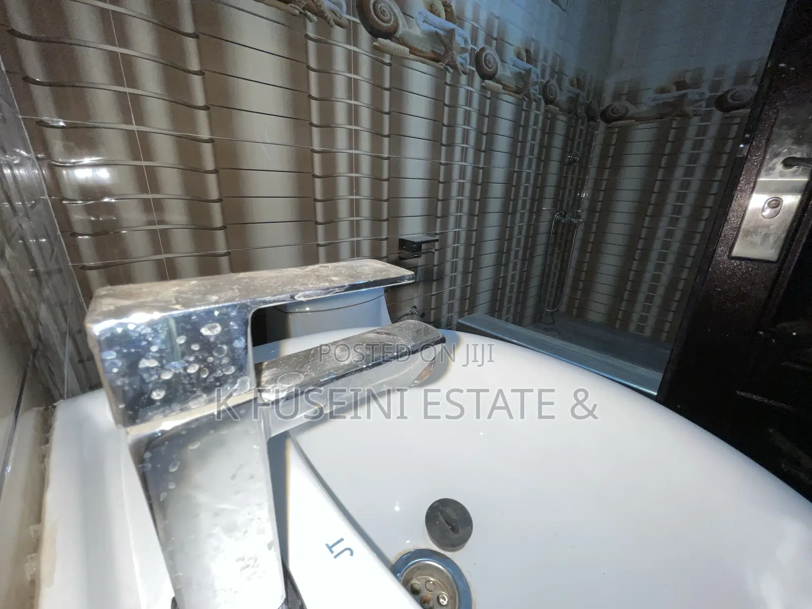 6bdrm House in K Fuseini Estate, Kumasi Metropolitan for sale