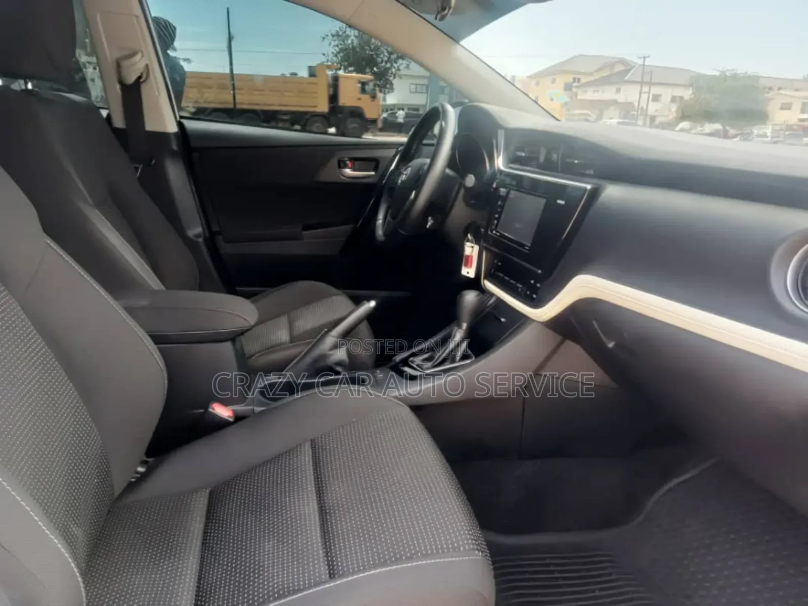 Toyota Corolla SE (1.8L 4cyl 2A) 2018 Silver