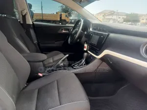 Toyota Corolla SE (1.8L 4cyl 2A) 2018 Silver
