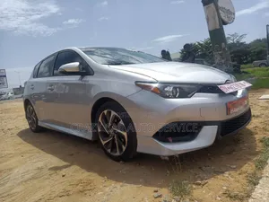 Toyota Corolla SE (1.8L 4cyl 2A) 2018 Silver