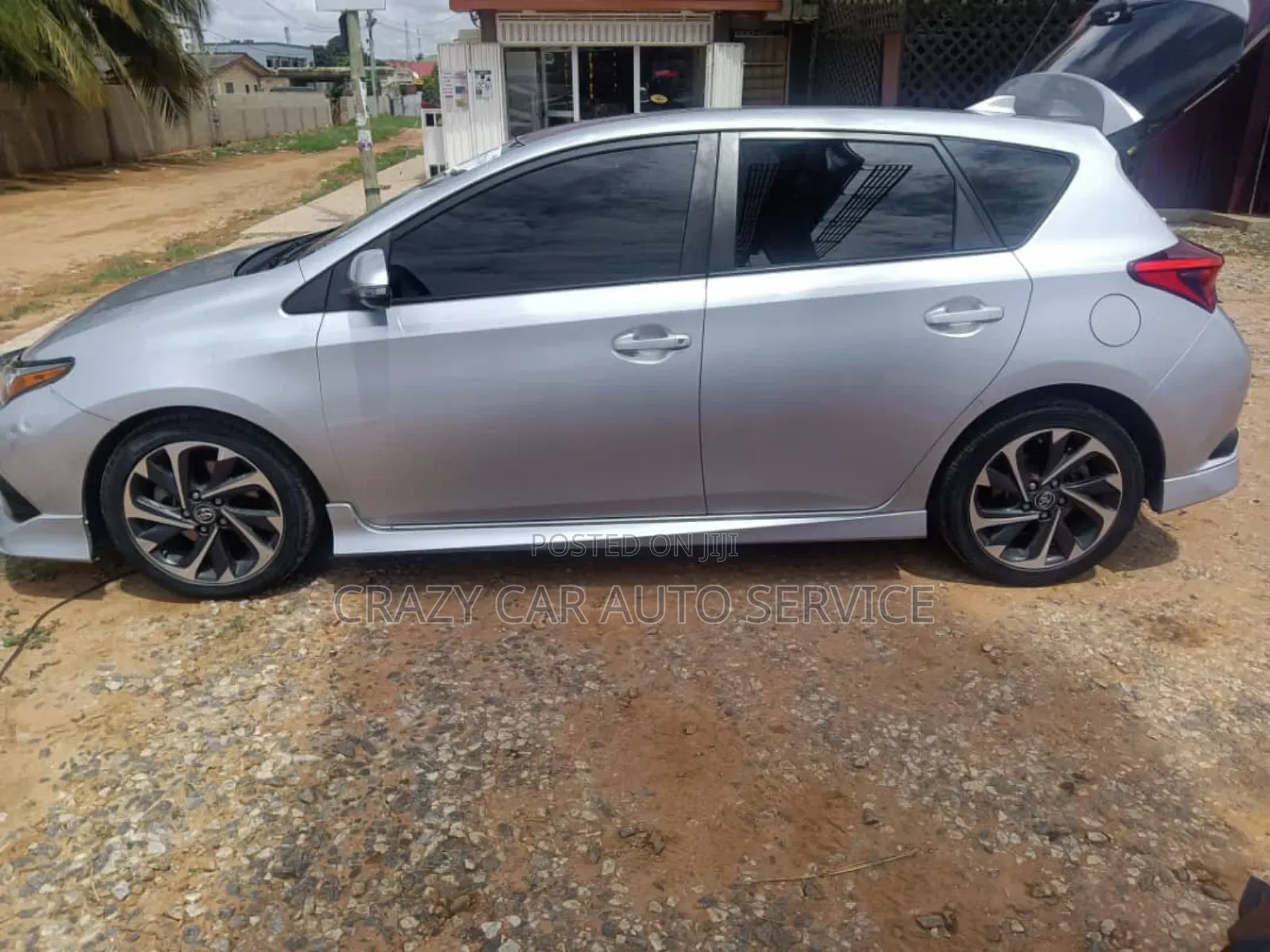Toyota Corolla SE (1.8L 4cyl 2A) 2018 Silver