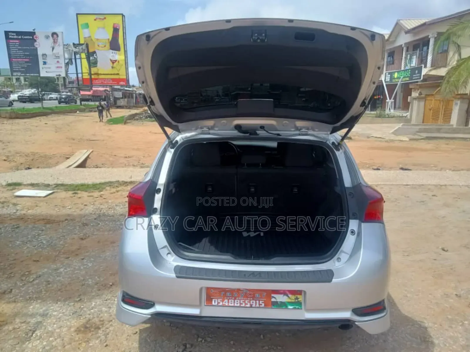 Toyota Corolla SE (1.8L 4cyl 2A) 2018 Silver