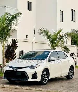 Toyota Corolla XLE (1.8L 4cyl 2A) 2018 White