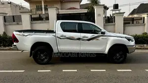 Toyota Hilux 2024 White