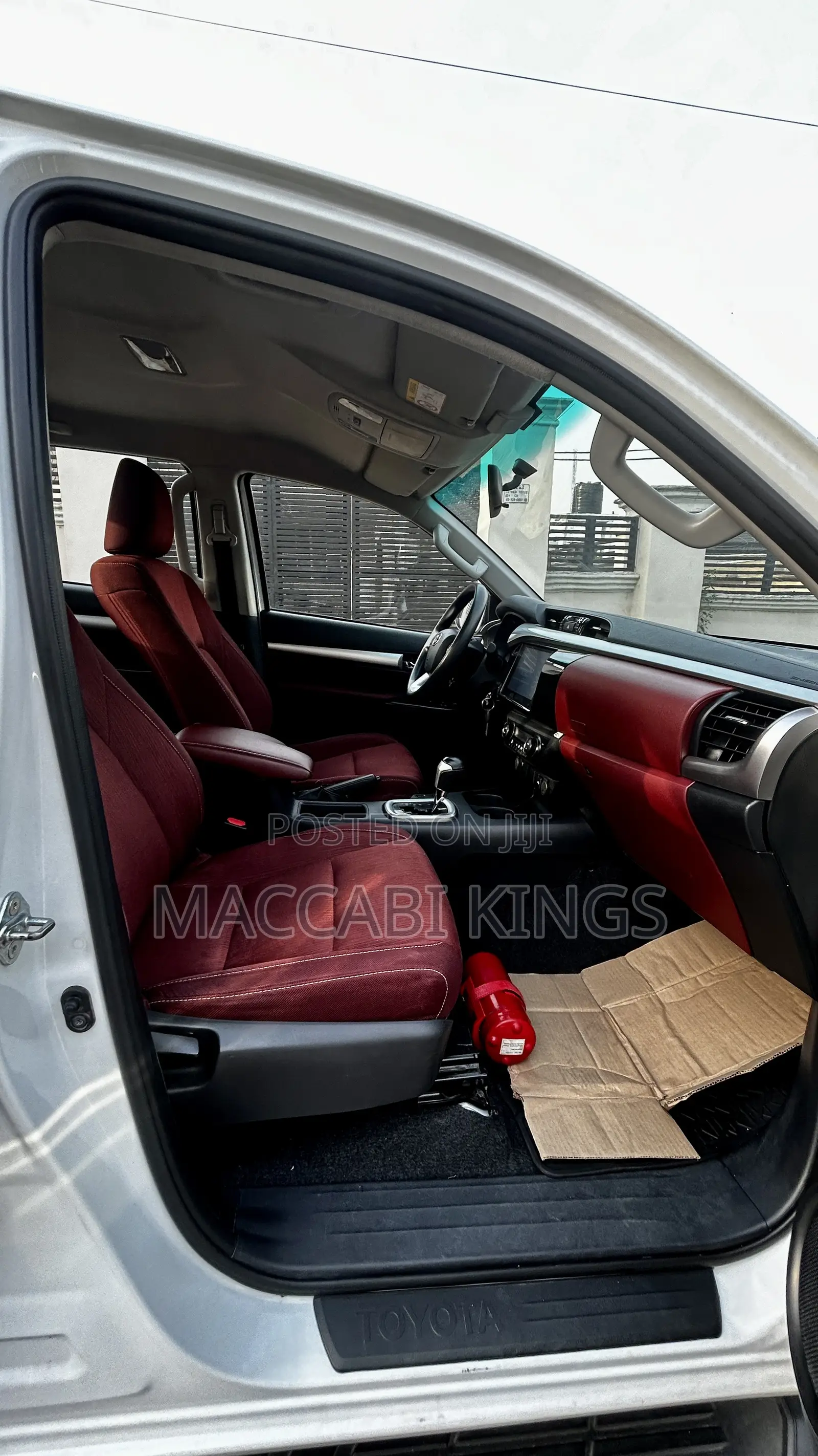 Toyota Hilux 2024 White