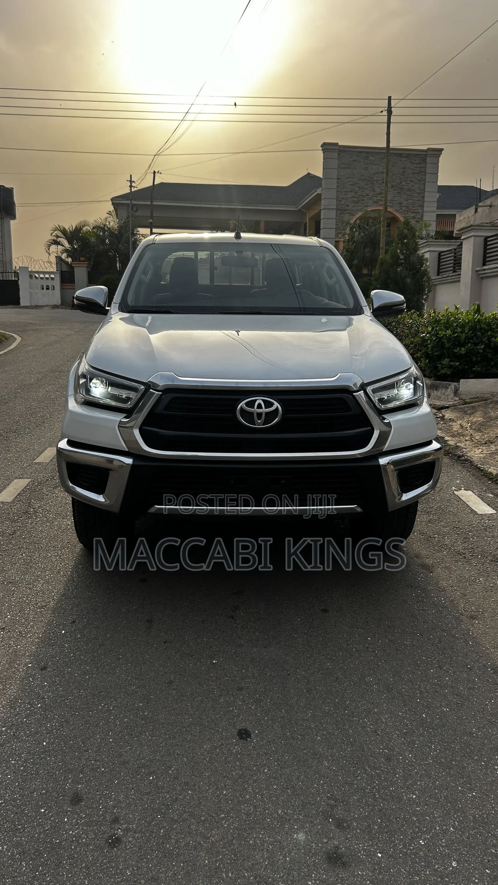 Toyota Hilux 2024 White