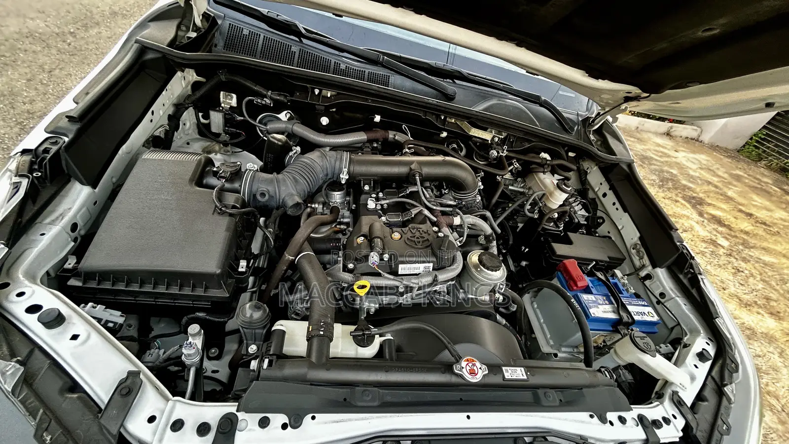Toyota Hilux 2024 White