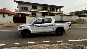Toyota Hilux 2024 White