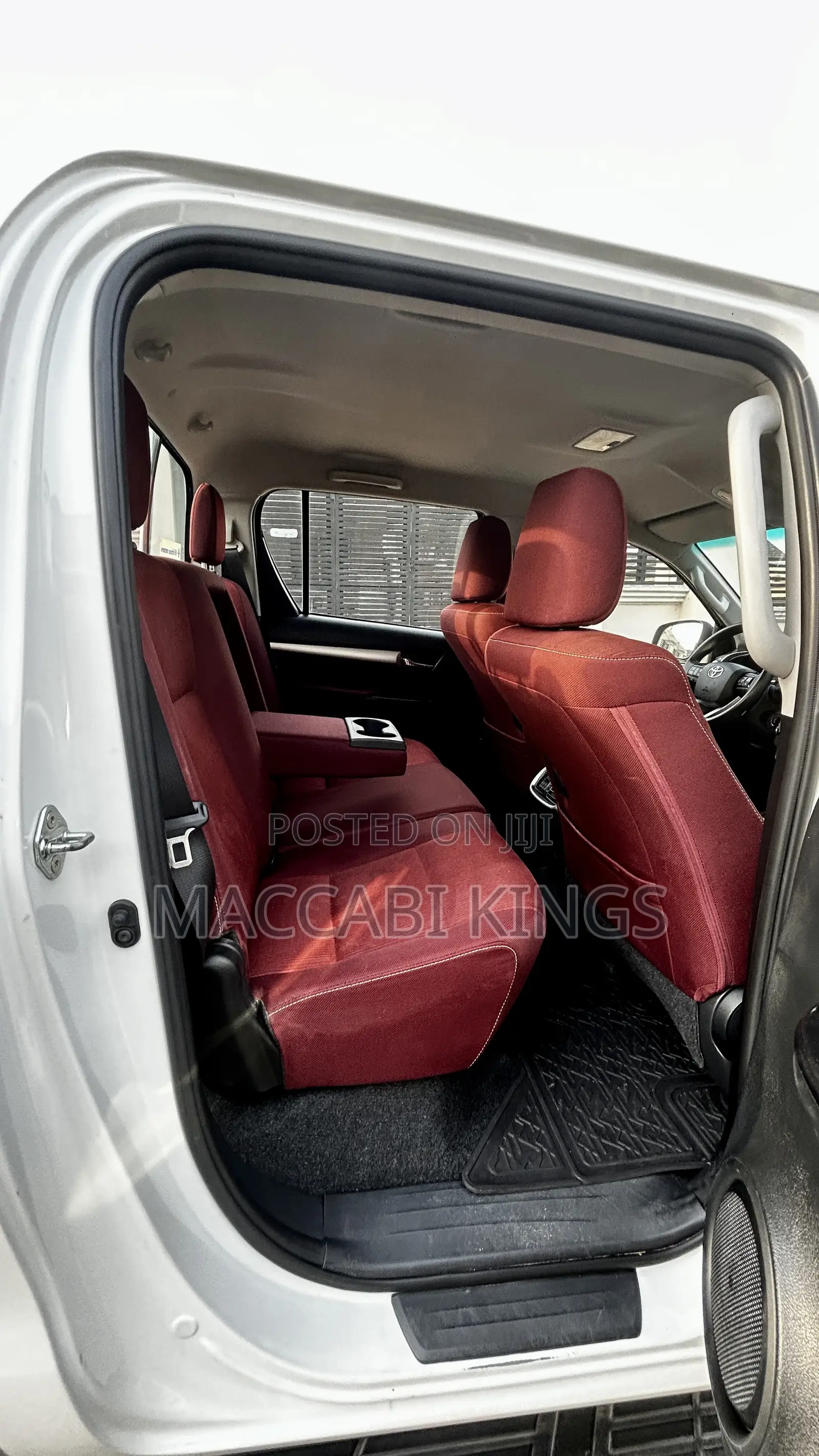 Toyota Hilux 2024 White