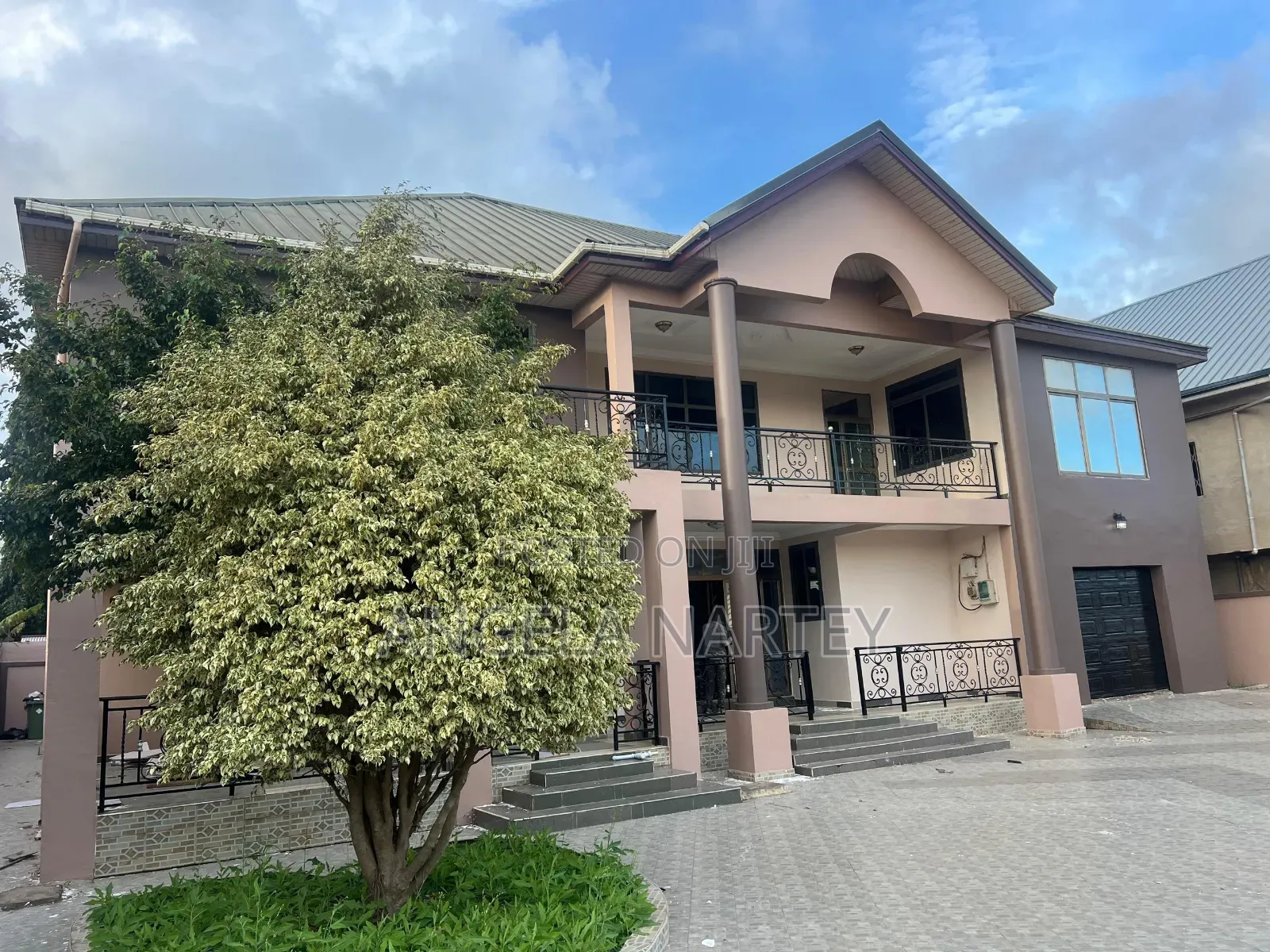 5bdrm House in Transacco Estates, Accra Metropolitan for sale