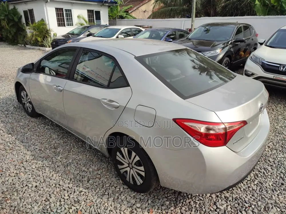 Toyota Corolla LE Eco (1.8L 4cyl 2A) 2018 Silver