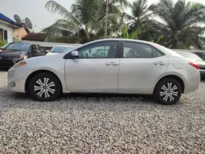 Toyota Corolla LE Eco (1.8L 4cyl 2A) 2018 Silver