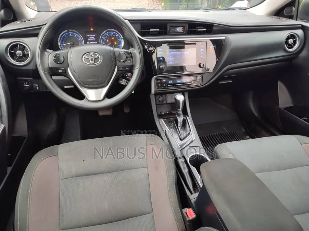 Toyota Corolla LE Eco (1.8L 4cyl 2A) 2018 Silver