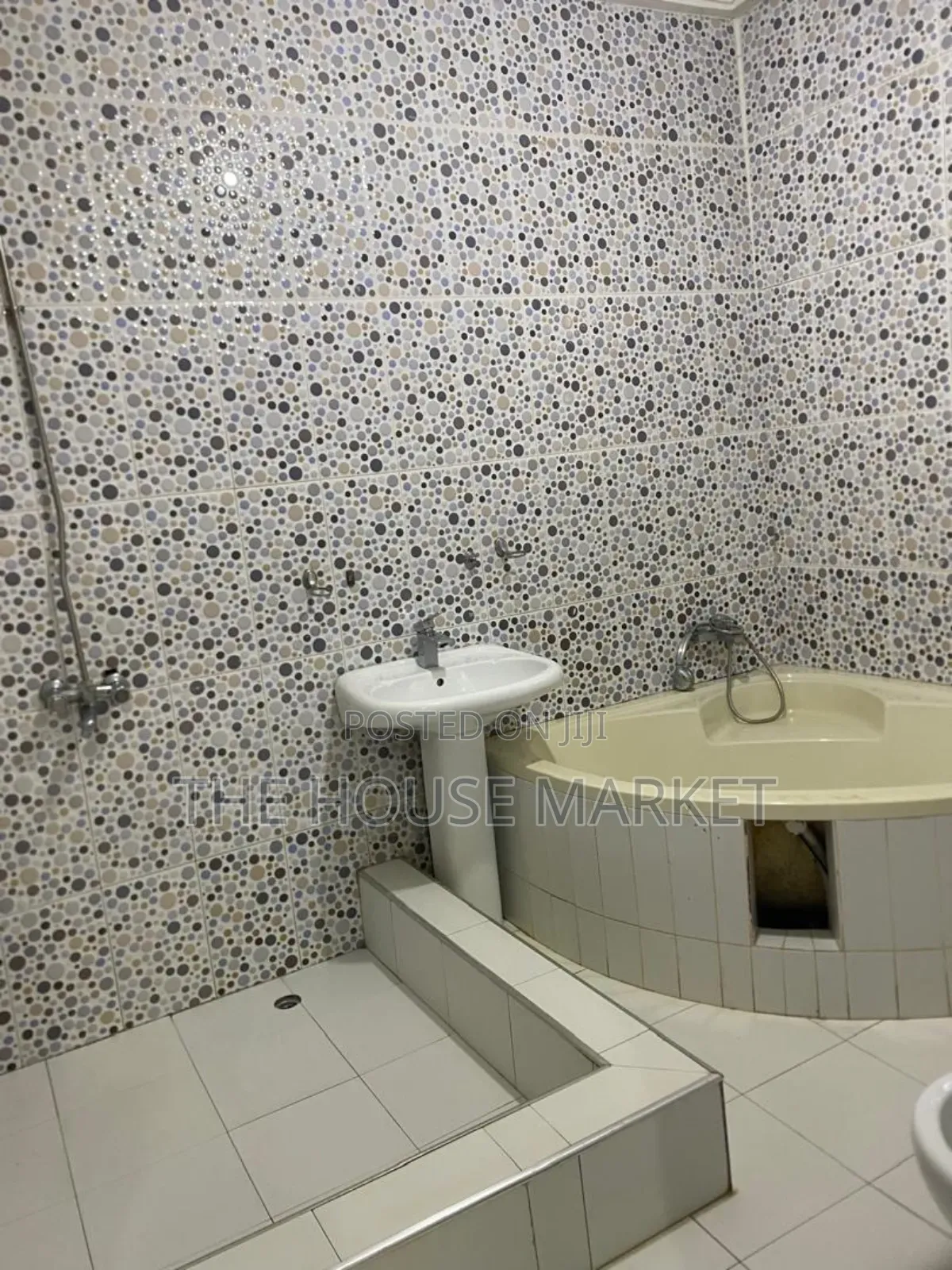 4bdrm House in Estate, Tarkwa Nsuaem for rent