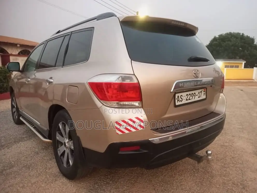 Toyota Highlander 2013 Gold