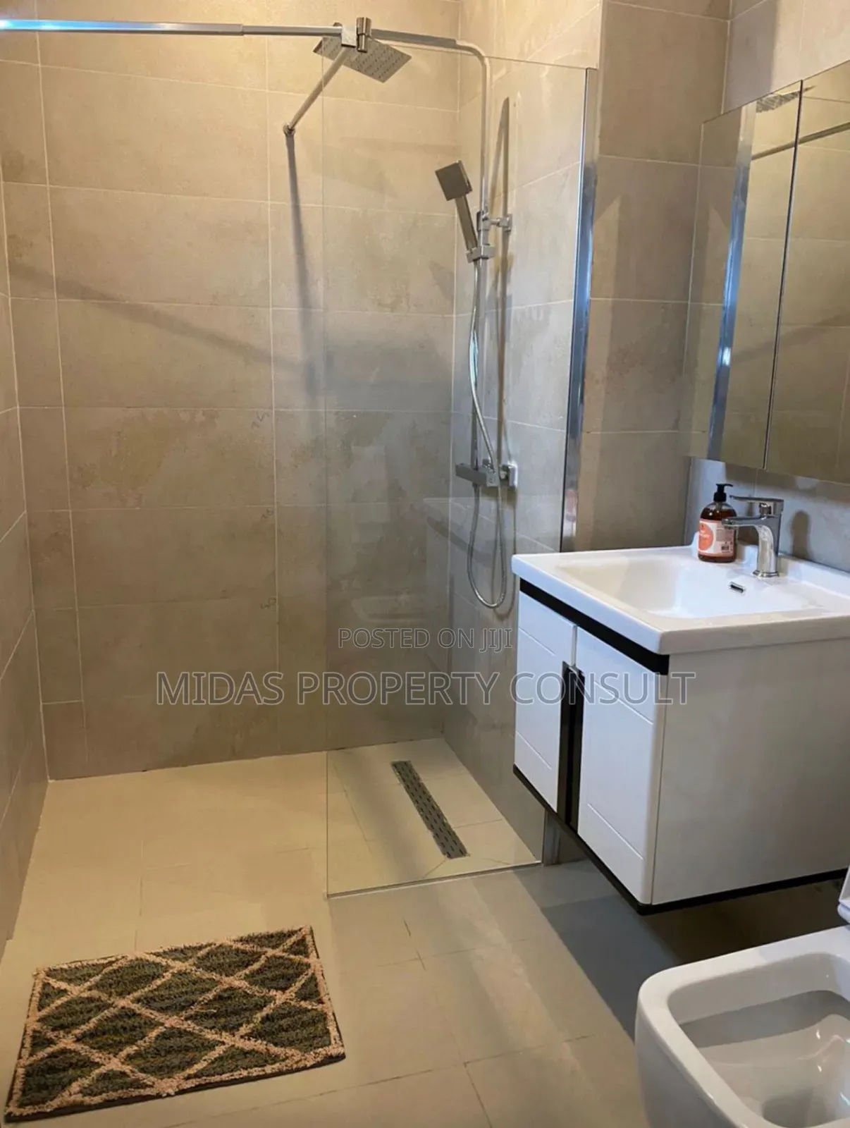 Furnished 2bdrm Apartment in Labone for sale