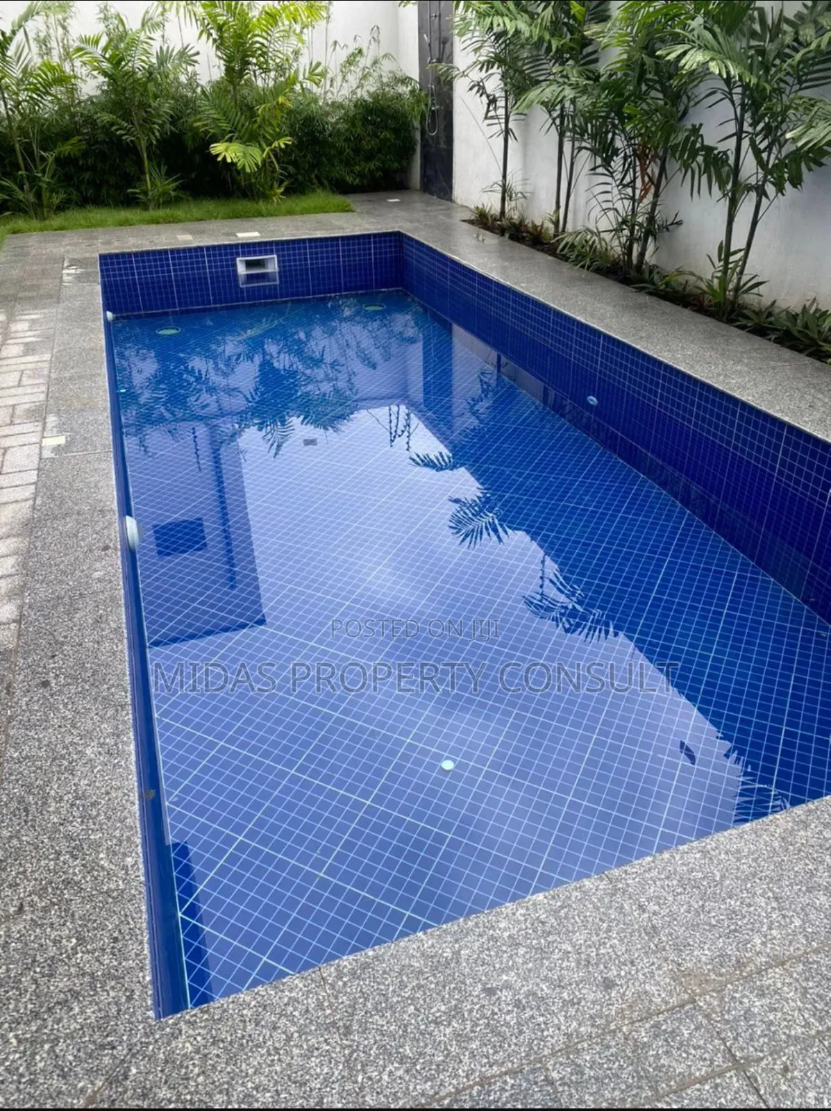 Furnished 2bdrm Apartment in Labone for sale
