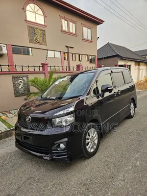 Toyota Voxy 2012 Purple