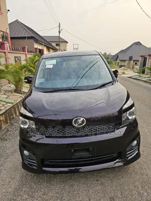Toyota Voxy 2012 Purple