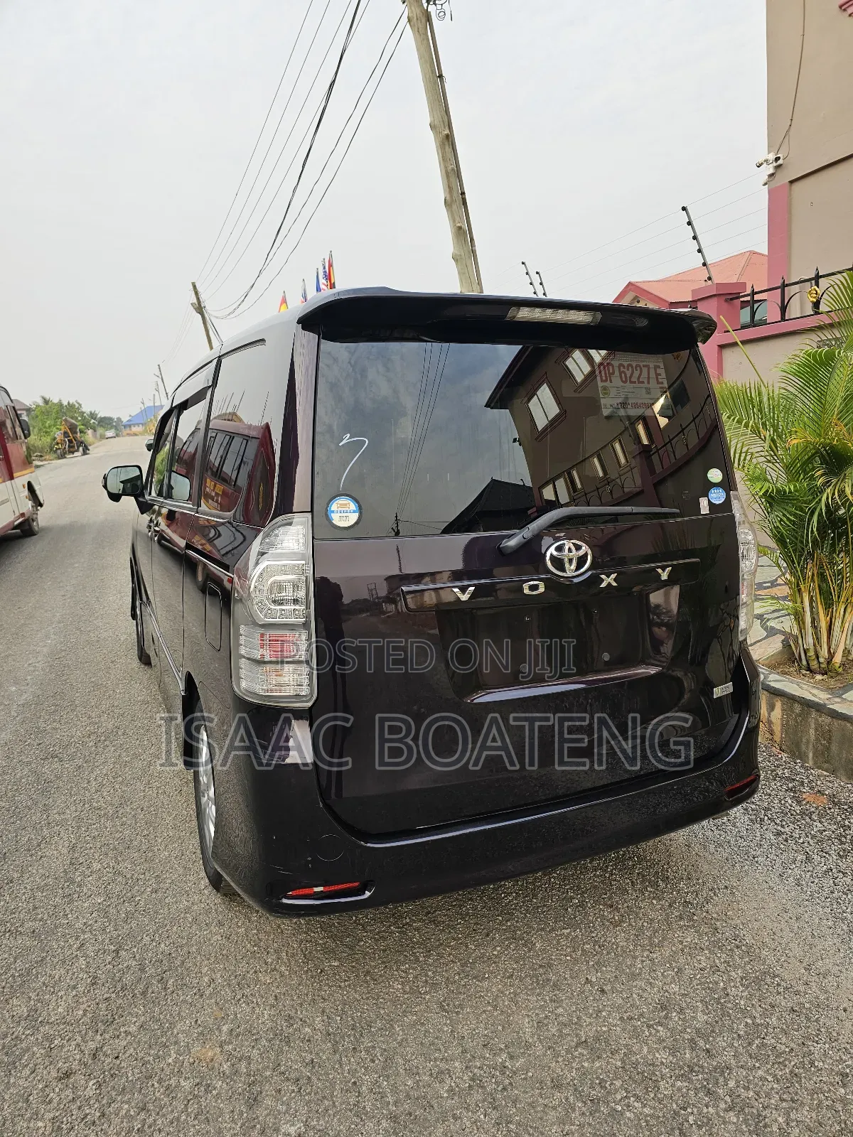 Toyota Voxy 2012 Purple