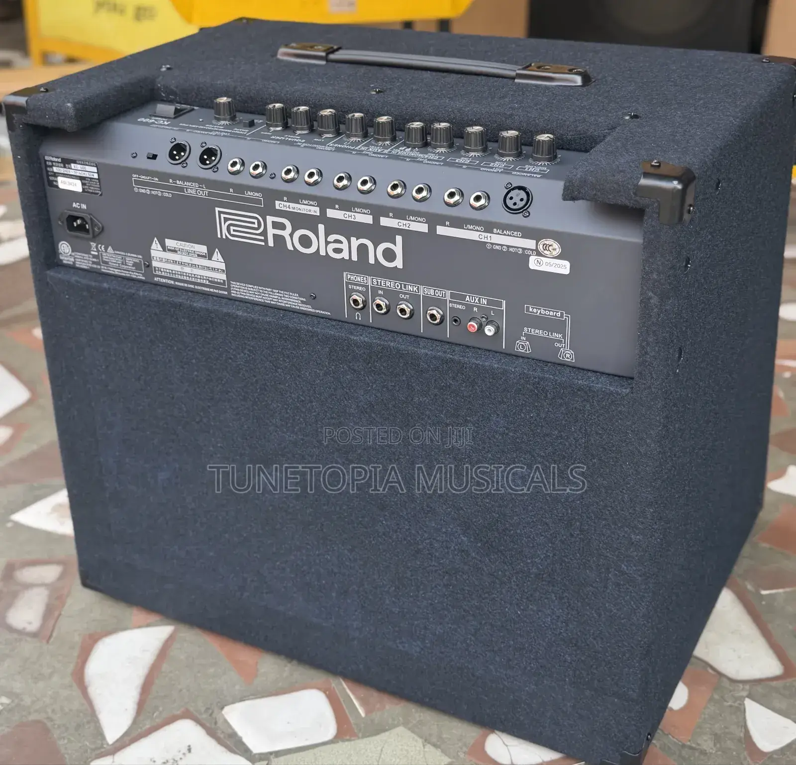 Roland Kc-600 4-Channel Stereo Mixing Keyboard Amplifier.