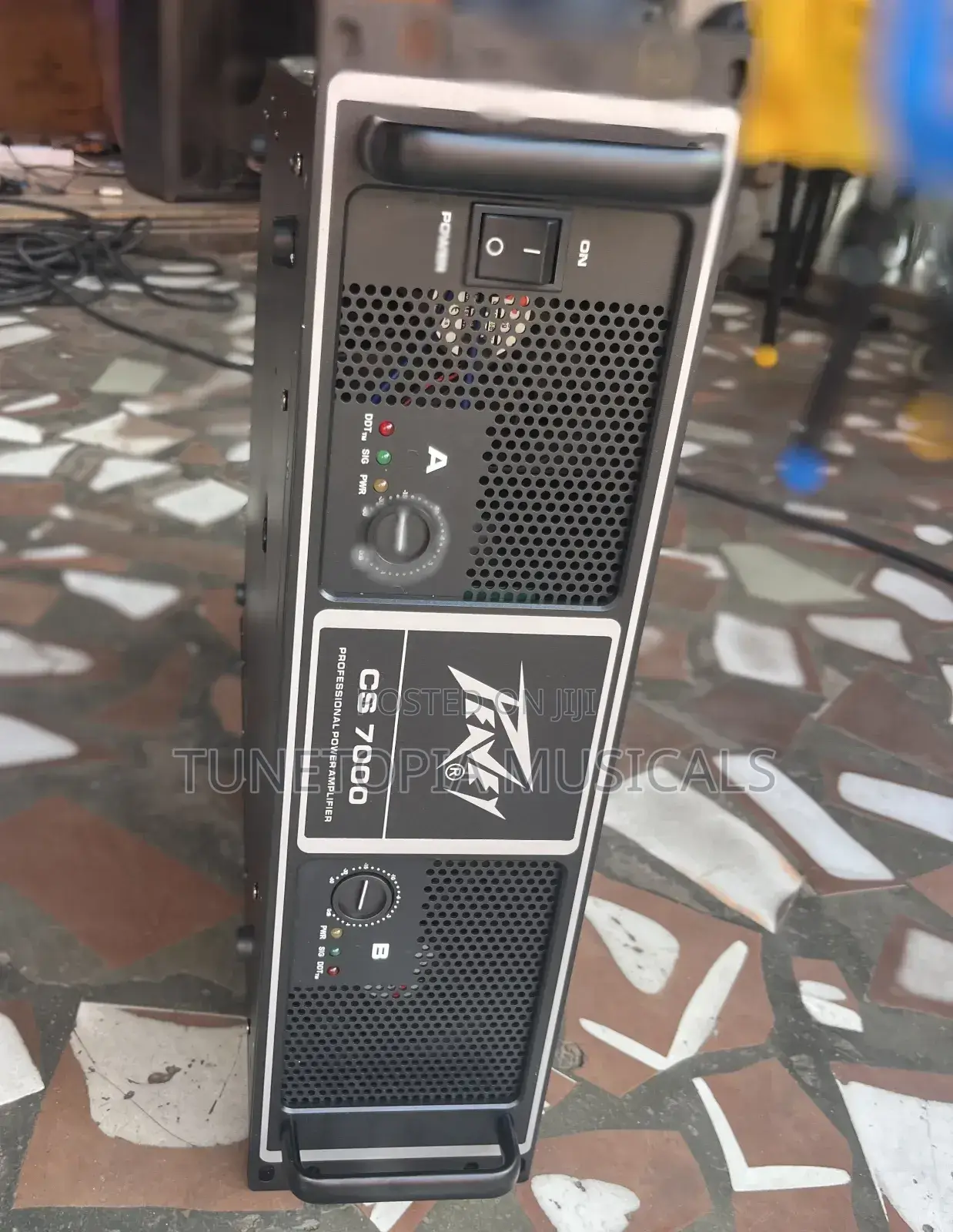 Peavey Cs 7000 Professional Power Amplifier.