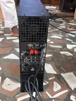 Peavey Cs 7000 Professional Power Amplifier.