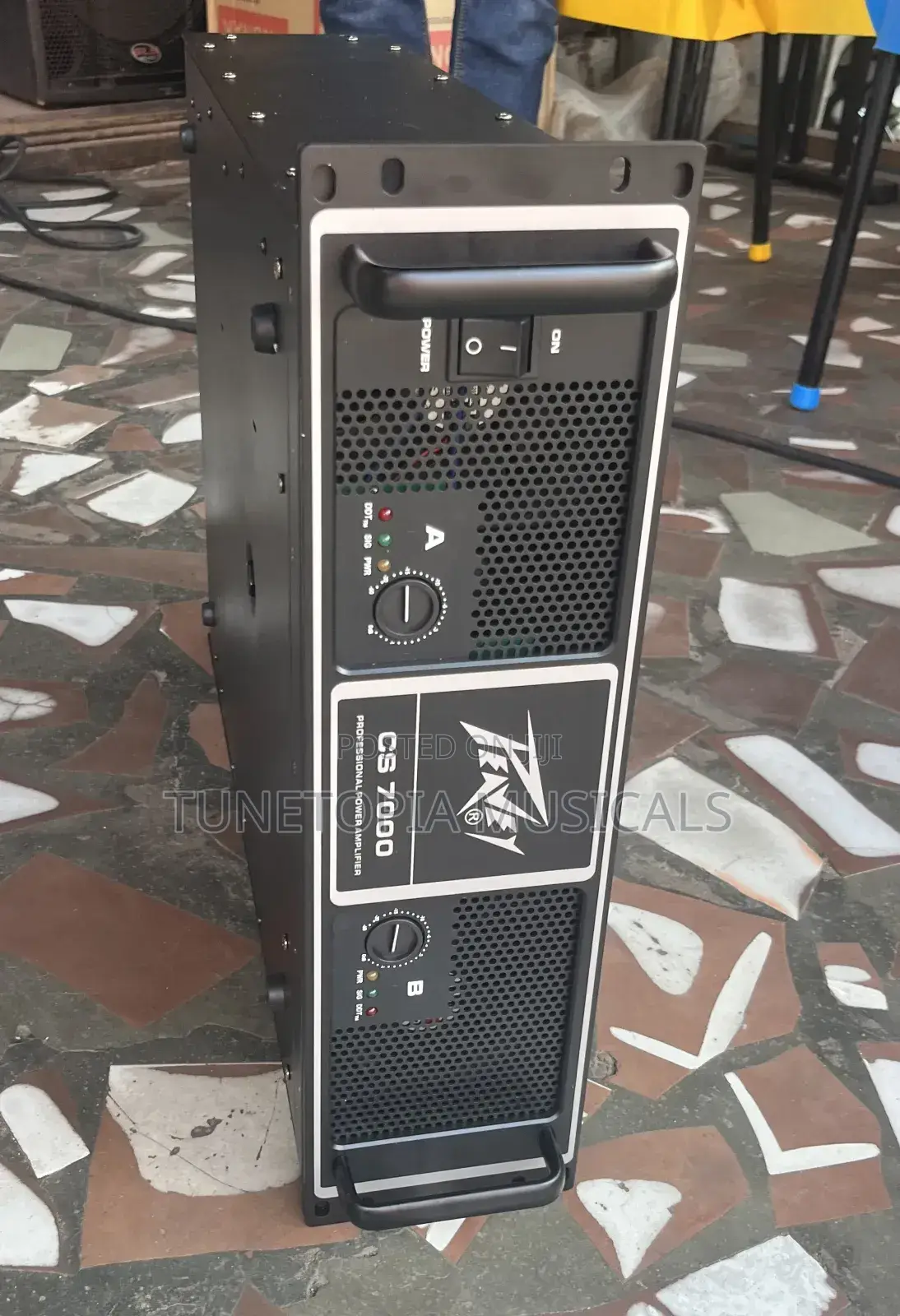 Peavey Cs 7000 Professional Power Amplifier.