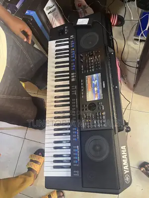 Yamaha Psr-sx920 Arranger Workstation Keyboard.