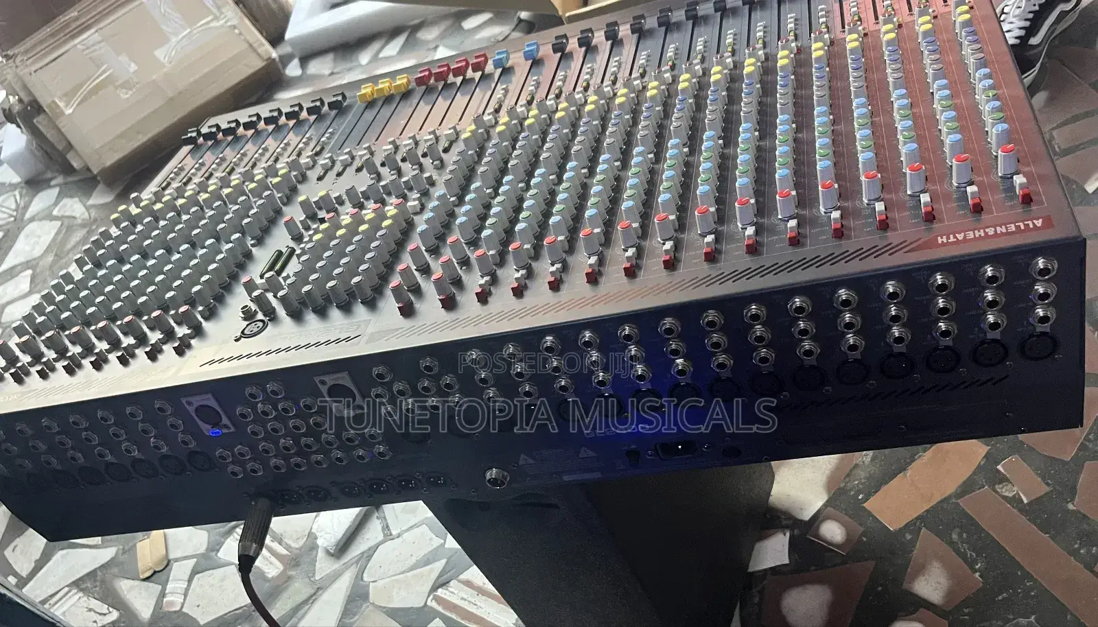 Allen & Heath Gl2400 24channel Analog Audio Mixer.