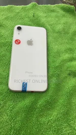 Apple iPhone XR 64 GB White