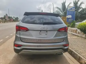 Hyundai Santa Fe SE AWD 2017 Gray