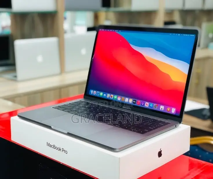 New Laptop Apple Macbook Pro 2025 M5 14-Inch 16GB Apple M5 SSD 512GB
