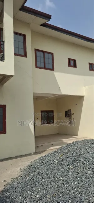 4bdrm House in Community 10, Tema Metropolitan for rent