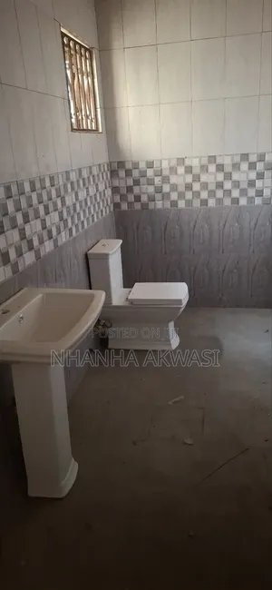 4bdrm House in Community 10, Tema Metropolitan for rent