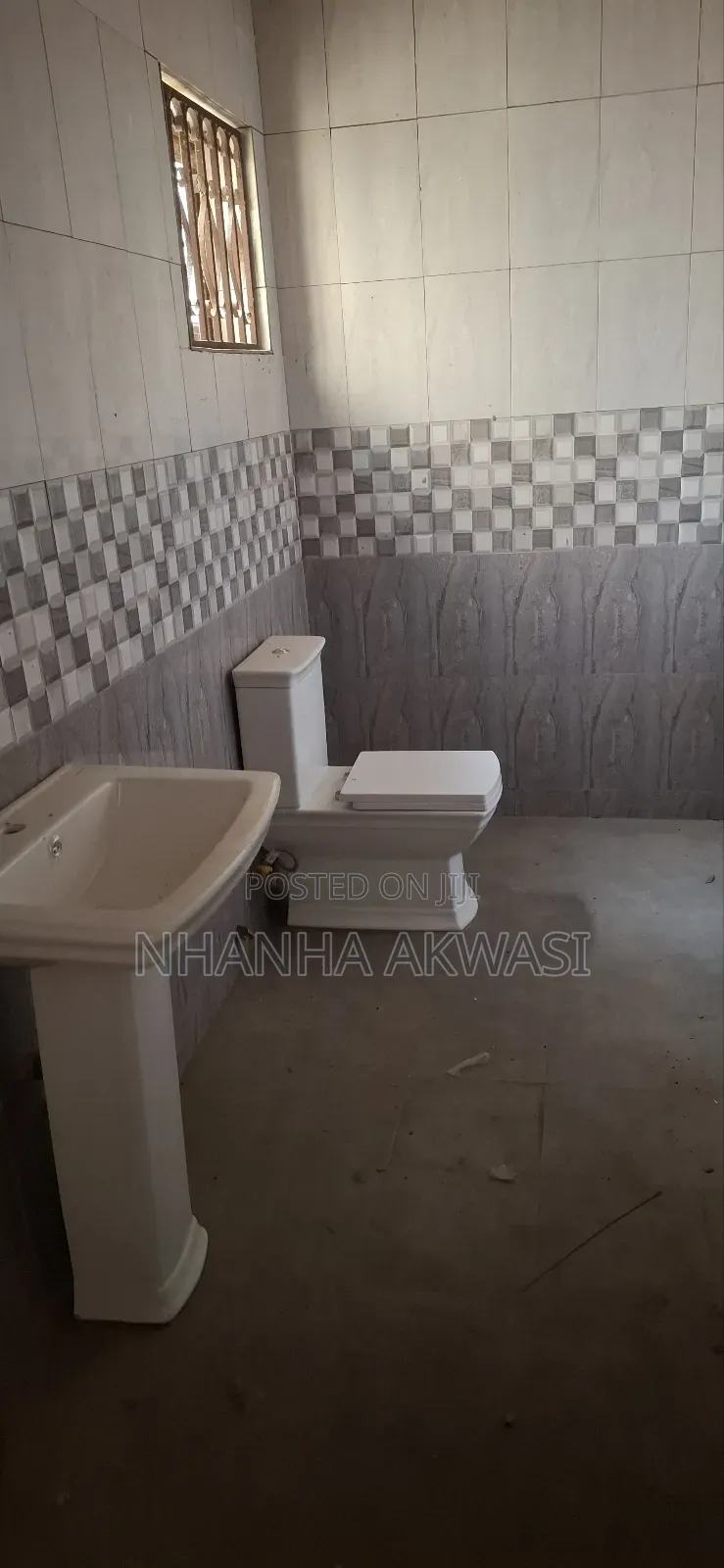 4bdrm House in Community 10, Tema Metropolitan for rent