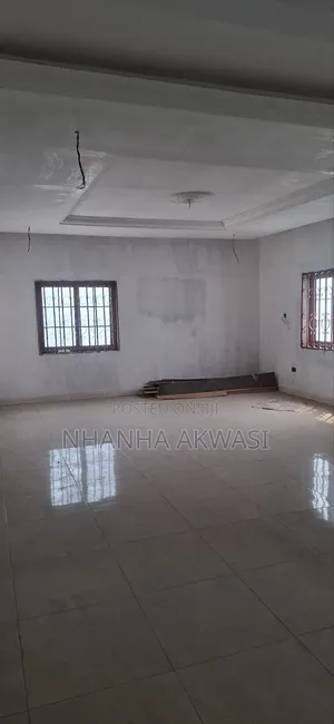 4bdrm House in Community 10, Tema Metropolitan for rent