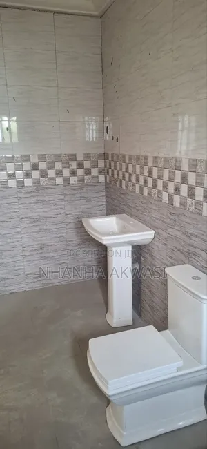 4bdrm House in Community 10, Tema Metropolitan for rent