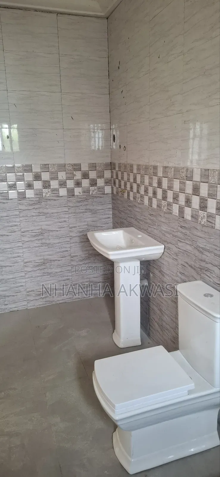 4bdrm House in Community 10, Tema Metropolitan for rent