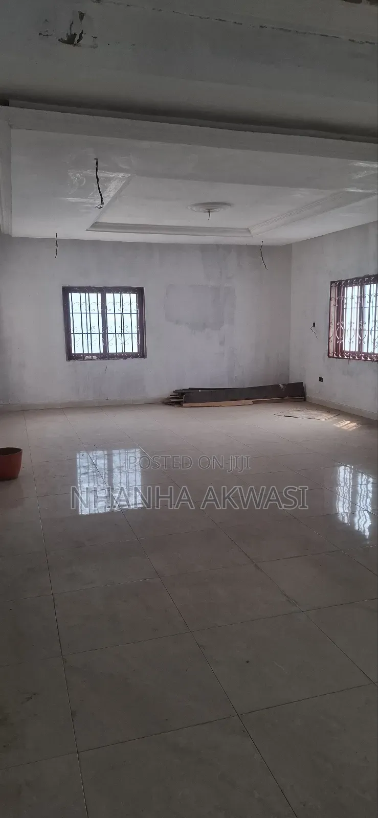 4bdrm House in Community 10, Tema Metropolitan for rent