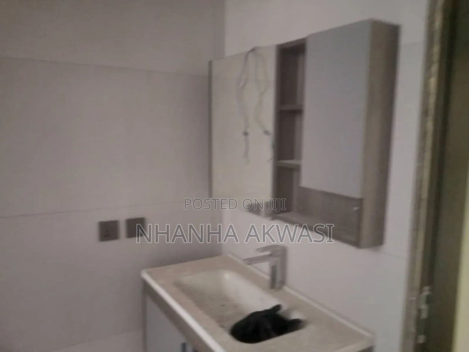 4bdrm House in Community 10, Tema Metropolitan for rent