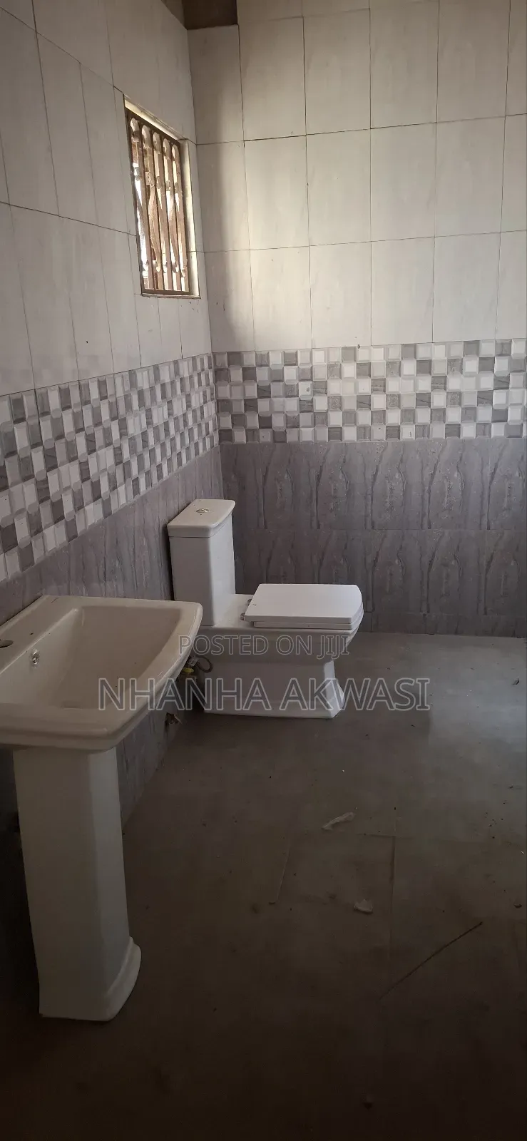 4bdrm House in Community 10, Tema Metropolitan for rent